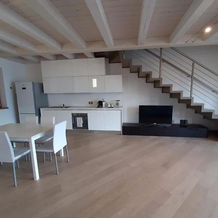 Bmp Apartment Deluxe 1 Jacuzzi Riscaldata Privata Vista Lago Di Garda برنزوني سول جاردا المظهر الخارجي الصورة