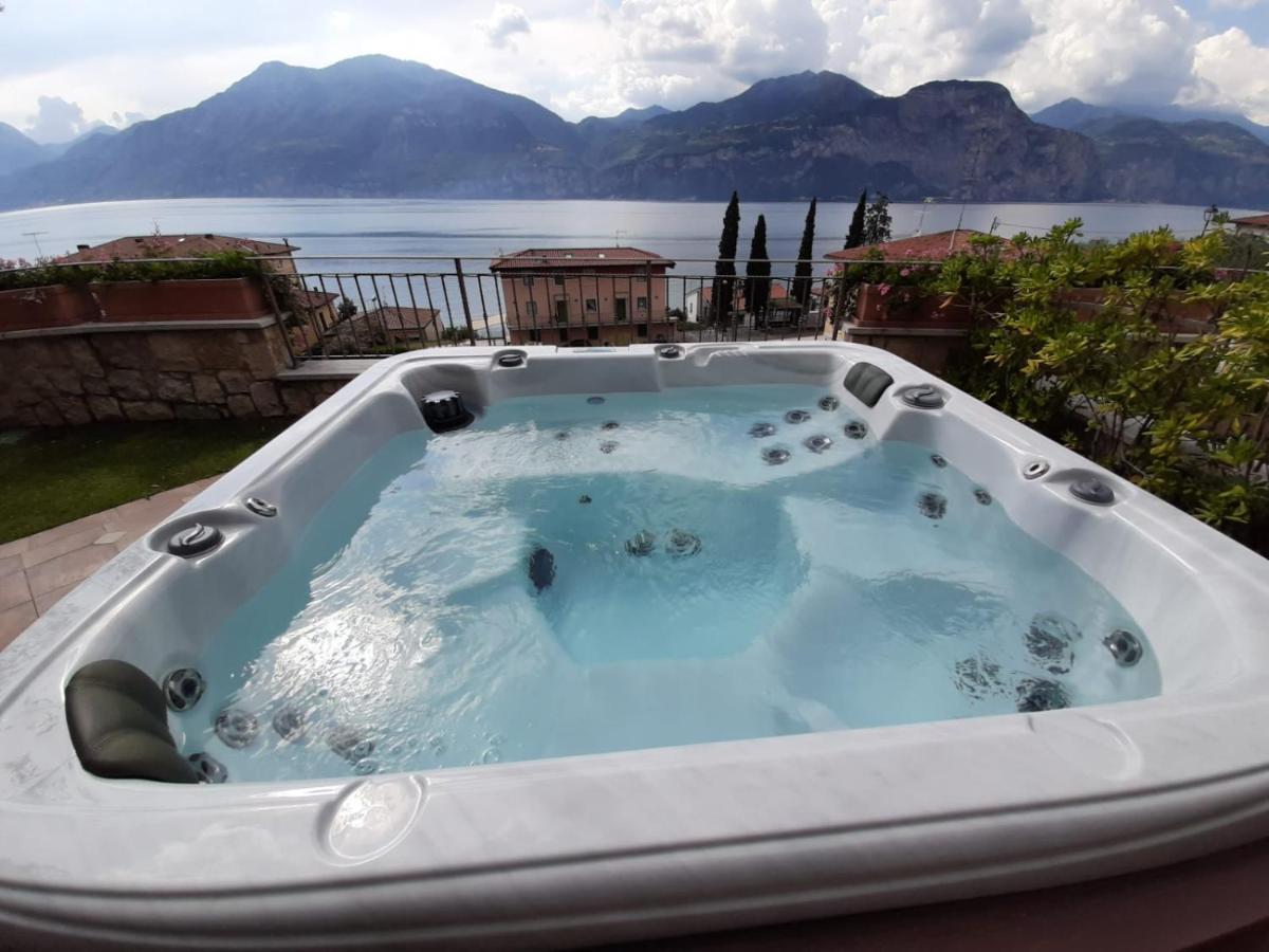 Bmp Apartment Deluxe 1 Jacuzzi Riscaldata Privata Vista Lago Di Garda برنزوني سول جاردا المظهر الخارجي الصورة