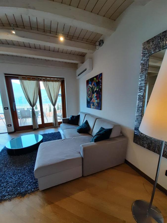 Bmp Apartment Deluxe 1 Jacuzzi Riscaldata Privata Vista Lago Di Garda برنزوني سول جاردا المظهر الخارجي الصورة
