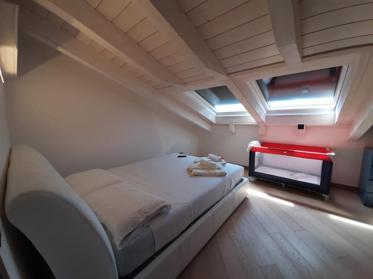 Bmp Apartment Deluxe 1 Jacuzzi Riscaldata Privata Vista Lago Di Garda برنزوني سول جاردا المظهر الخارجي الصورة