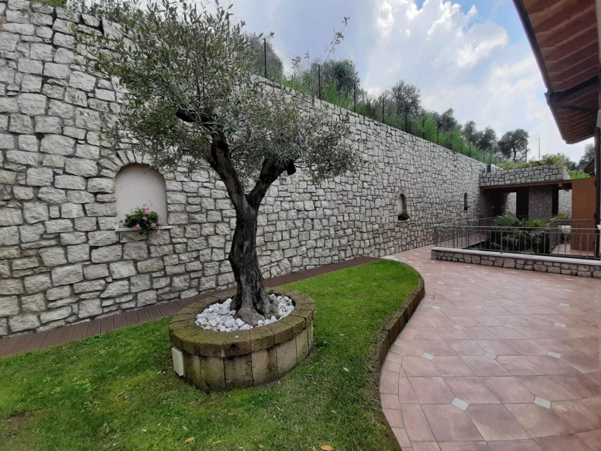 Bmp Apartment Deluxe 1 Jacuzzi Riscaldata Privata Vista Lago Di Garda برنزوني سول جاردا المظهر الخارجي الصورة