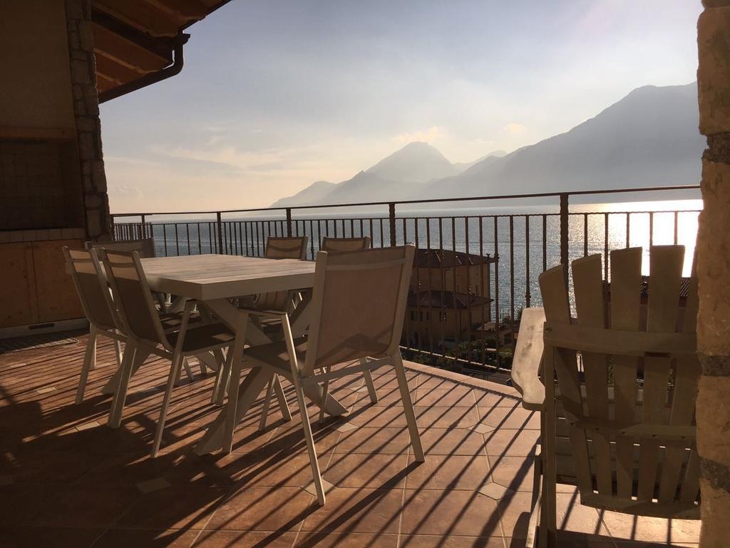 Bmp Apartment Deluxe 1 Jacuzzi Riscaldata Privata Vista Lago Di Garda برنزوني سول جاردا المظهر الخارجي الصورة
