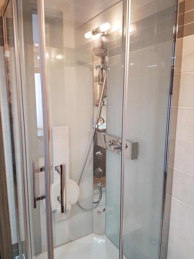 Bmp Apartment Deluxe 1 Jacuzzi Riscaldata Privata Vista Lago Di Garda برنزوني سول جاردا المظهر الخارجي الصورة